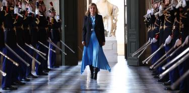 La presidenta de la Asamblea Nacional de Francia, Yael Braun-Pivet, llega al Palacio de Versalle para la histórica ceremonia