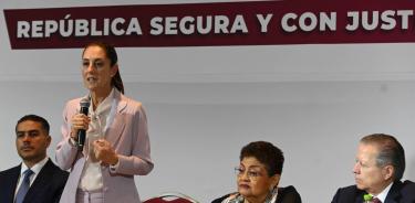 Claudia Sheinbaum en conferencia de prensa sobre temas de seguridad y justicia que llevara acabó si es presidenta de México, estuvo acomode Omar García Harfuch y Arturo Zaldivar y Ernestina Godoy