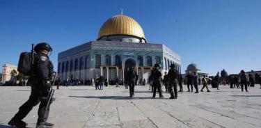 Mezquita del Al Aqsa en Jerusalén, tercer lugar sagrado del islam, patrullada por soldados israelíes