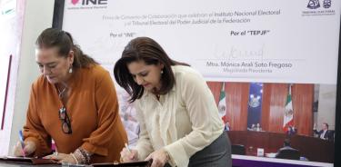 Guadalupe Taddei, consejera presidenta del INE, y Mónica Soto Fregoso, magistrada presidenta del Tribunal Electoral, en firma de colaboración rumbo al 2 de junio.