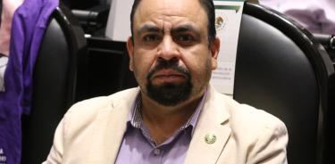 Desde el PRD en San Lázaro, el legislador José Juan Barrientos impulsa la creación de una comisión investigadora por corrupción en el círculo familiar de AMLO.