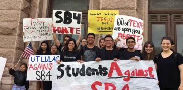Estudiantes texanos se manifiestan contra la ley SB4