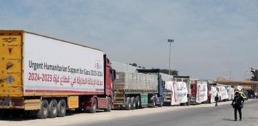 Camiones con ayuda urgente impedidos de entrar en la Franja de Gaza por el paso de Rafah, en la frontera con Egipto