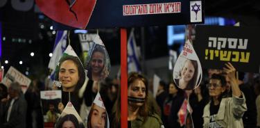 Familiares de los rehenes exigen en Tel Aviv al gobierno que los saque del 