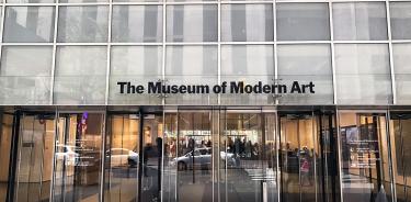El Museo de Arte Moderno (MoMa) registrando más de 2,8 millones de visitantes en 2023, lo que es  2 % más que en 2018 .