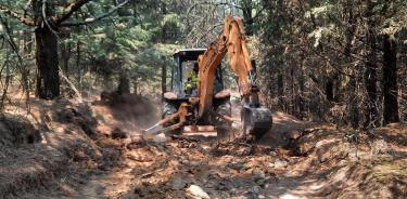 La Junta de Caminos del Estado de México (JCEM) se une a los esfuerzos para contener los incendios forestales en el Bosque de Santa María Mazatla