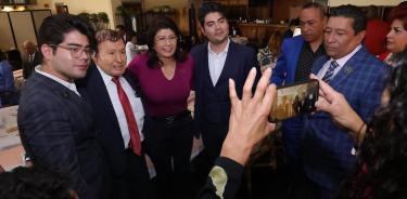 Mariela Gutiérrez, candidata de Morena, PVEM y PT al Senado, se reunió con abogados en el Estado de México.