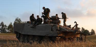 Soldados israelíes en la frontera con Gaza en el sur de Israel