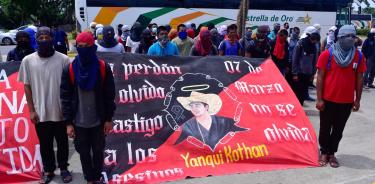 Normalistas de Ayotzinapa se manifiestan para exigir por sus compañeros desaparecidos y otro màs asesinado por la policía/CUARTOSCURO/