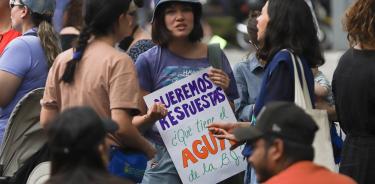 Por tercer día consecutivo se encuentra cerrada av insurgentes y Xola debido a la protesta de vecinos de la alcaldía Benito Juárez por agua contaminada en sus domicilios