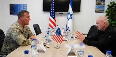 -El Ministro de Defensa de Israel, Yoav Gallant (d), se reunió este viernes con el comandante del CENTCOM de EU,  general Michael Erik Kurilla, en la base aérea IAF Hatzor/