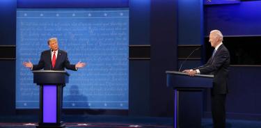 Foto de archivo del 22 de octubre de 2020 con el expresidente Donald Trump (izq.) y el actual presidente, Joe Biden, durante un debate