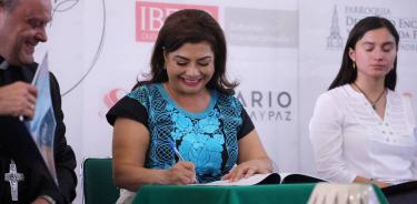 Clara Brugada durante firma de Compromiso por la Paz