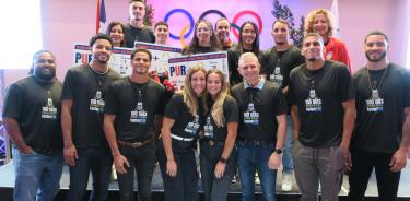 Miembros de la delegación de Puerto Rico, que ya clasificó a los Juegos Olímpicos de París 2024, posan para una foto en San Juan (Puerto Rico)