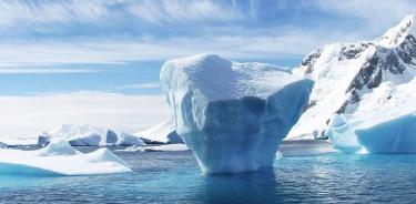 Hielo flotante en la Antártida
