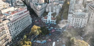 El centro de Buenos Aires lleno de manifestantes contra el recorte del gobierno de Milei contra la universidad pública