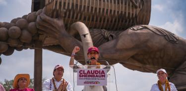 Durante una mitin en Veracru, la candidata presidencial Claudia Sheinbaum, aseveró que pese a las calumnias, la oposición no sube en las encuestas