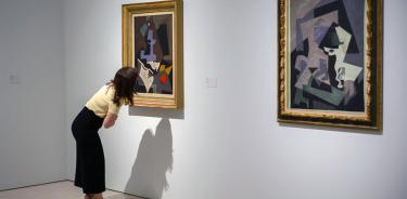 Una persona observa uno de los cuadros de la nueva exposición temporal del Museo Picasso de Málaga, 'María Blanchard. Pintora a pesar del cubismo.