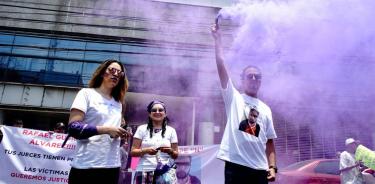 María Teresa Ealy Díaz y Salvador Cacho González encabezaron la protesta