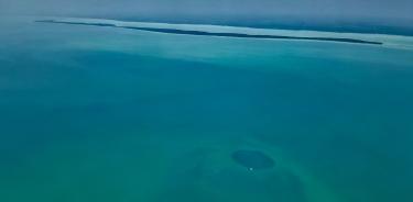 Se necesita un dron o vuelo tripulado para mirar la circunferencia del agujero azul Taam Ja' , cuya extensión es comparable con dos campos de futbol.