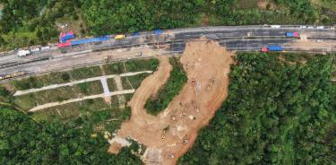 Vista aérea del lugar del colapso en la autopista Meizhou-Dabu en el sur de China