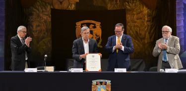 Al centro, Cuauhtémoc Cárdenas y el rector de la UNAM, Leonardo Lomelí.