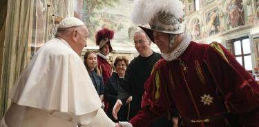 El papa Francisco agradeció este lunes los servicios y fidelidad de la Guardia Suiza a la Iglesia y a la figura del pontífice