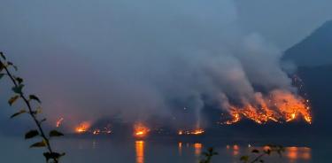 Las llamas siguen afectando la zona forestal en Valle de Bravo/