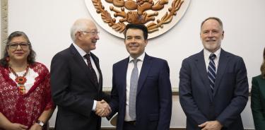 El subsecretario de Derechos Humanos de la Secretaría de Gobernación (Segob), Arturo Medina, se reunió con el embajador de Estados Unidos en México, Ken Salazar