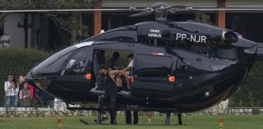 El helicóptero con la matrícula PP-NRJ, en alusión a las iniciales de Neymar Júnior, se desplazó a Porto Alegre para llevar suministros y víveres donados por el futbolista brasileño.