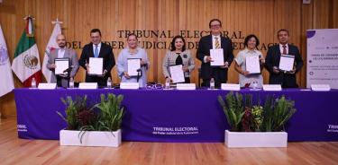El INE y el Tribunal Electoral firmaron este miércoles convenios de colaboración para la digitalización de los resultados electorales del 2 de junio.