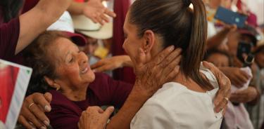 En la recta final rumbo a las elecciones presidenciales 2024, la aspirante Claudia Sheinbaum continúa recibiendo muestras de afecto. Hoy estuvo en Cosamaloapan, Veracruz