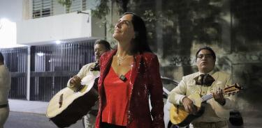 Lía Limón lleva serenata a las mamás de Álvaro Obregón