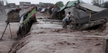 Riada destruye poblado afgano ante la impotencia de sus habitantes