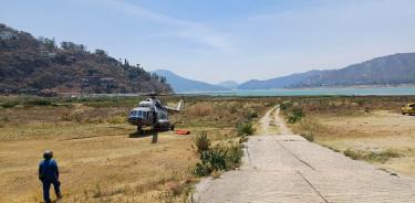 Elementos de la Marina se sumna a sofocar las llamas de los incendios forestales.