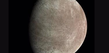 Las imágenes de Juno muestran las fracturas, crestas y bandas que atraviesan la superficie de la luna Europa.