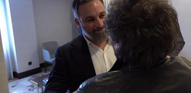 El líder de Vox, Santiago Abascal, abraza al presidente argentino Javier Milei (X) 

 El líder de Vox, Santiago Abascal, abraza al presidente argentino Javier Milei (X) 

El líder de Vox, Santiago Abascal, abraza al presidente argentino Javier Milei (X) 

 El líder de Vox, Santiago Abascal, abraza al presidente argentino Javier Milei