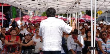 Mario Delgado arremete contra la Marea Rosa que atiborró el Zócalo capitalino