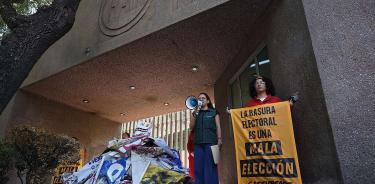 La acción busca poner el foco en el problema de la contaminación por plásticos de un solo uso.