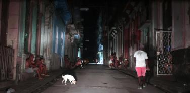Cubanos resignados ante el apagón de cada noche