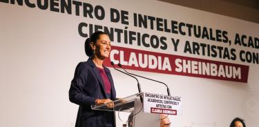 Claudia Sheinbaum Pardo durante un encuentro con intelectuales, académicos, científicos y artistas, quienes refrendaron su apoyo a su candidatura presidencial