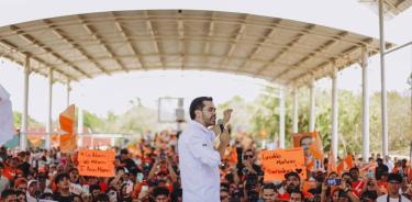 Jorge Álvarez Máynez durante cierre de campaña de canddatos locales en Colima/