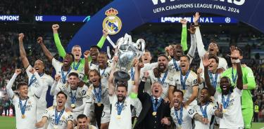 Los jugadores del Real Madrid celebran su victoria en la final de la Liga de Campeones