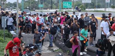 Una caravana migrante fue interceptada por personal de migración ara que no avanzara su caminata fuera de Chiapas/