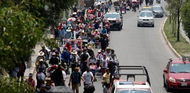 Unos 800 centroamericanos entre adultos, personas de la tercera edad y niños avanzan por San Martìn Texmelucan, en Puebla/ CUARTOSCURO/