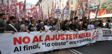 Manifestación en Buenos Aires contra los recortes de Milei