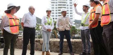 La titular del ISSSTE Bertha Alcalde recorrió junto con el titular de Salud y el director general del IMSS y otros funcionarios las obras del nuevohospital de alta especialidad en Acapulco