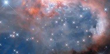 Esta sorprendente imagen del telescopio espacial Hubble de la NASA/ESA muestra la nebulosa RCW 7.