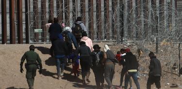 Migrantes en la frontera de EU con Ciudad Juárez