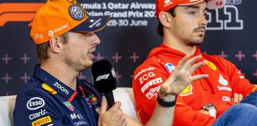 Verstappen junto a Charles Leclerc en la conferencia de prensa previo al GP de Austria